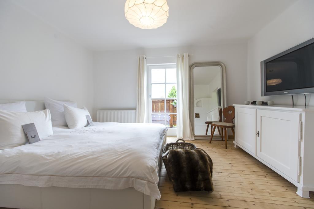 Forest Chalet, 15 Min To Salzburg Olt Town, And Most Beautiful Lakes, Secluded Location, 1,000 Sqm Garden, Mountainview, Panorama Sauna, Bath Whirlpool, Bbq&Bikes&Sunbeds For Free, Up To 10 P Golling an der Salzach Szoba fotó