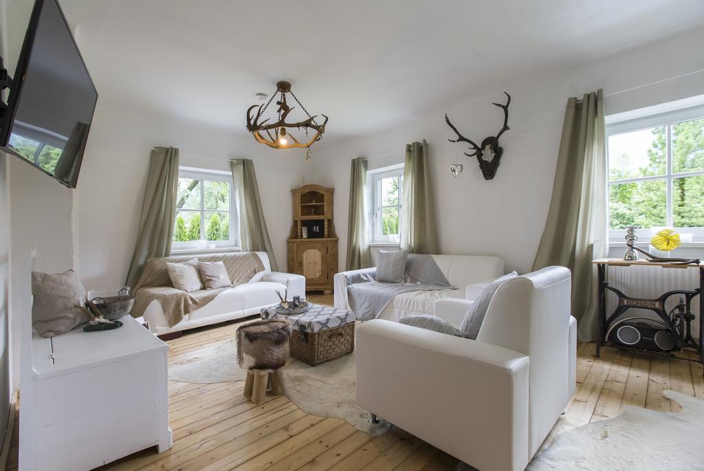 Forest Chalet, 15 Min To Salzburg Olt Town, And Most Beautiful Lakes, Secluded Location, 1,000 Sqm Garden, Mountainview, Panorama Sauna, Bath Whirlpool, Bbq&Bikes&Sunbeds For Free, Up To 10 P Golling an der Salzach Szoba fotó