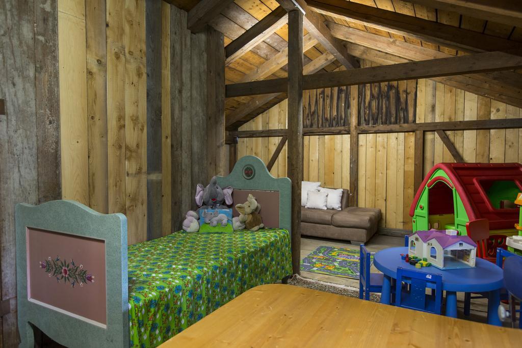 Forest Chalet, 15 Min To Salzburg Olt Town, And Most Beautiful Lakes, Secluded Location, 1,000 Sqm Garden, Mountainview, Panorama Sauna, Bath Whirlpool, Bbq&Bikes&Sunbeds For Free, Up To 10 P Golling an der Salzach Szoba fotó