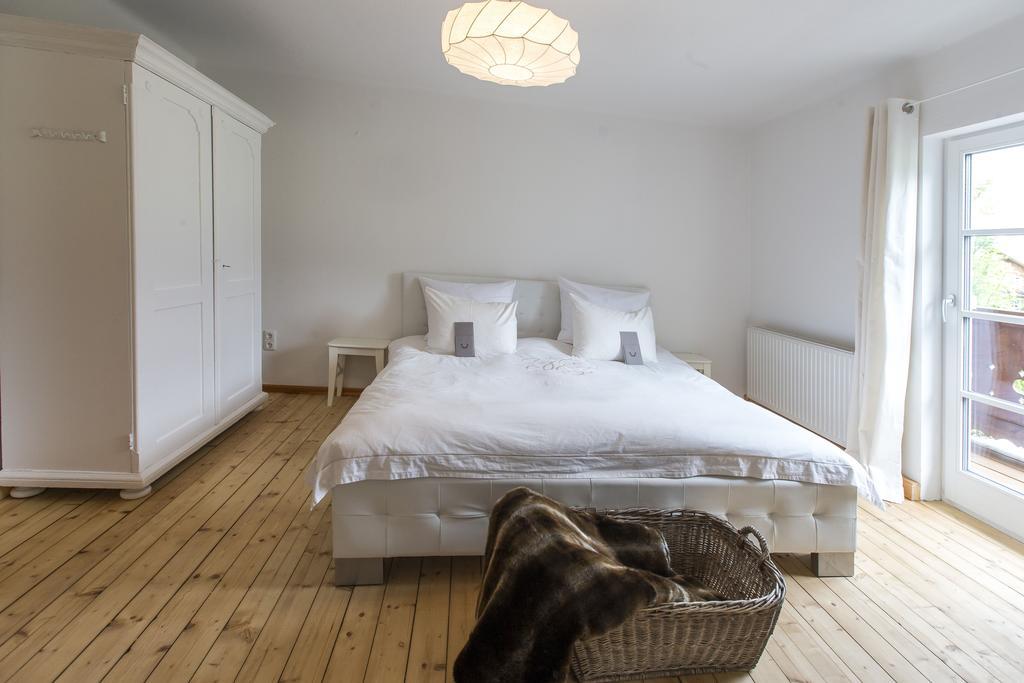 Forest Chalet, 15 Min To Salzburg Olt Town, And Most Beautiful Lakes, Secluded Location, 1,000 Sqm Garden, Mountainview, Panorama Sauna, Bath Whirlpool, Bbq&Bikes&Sunbeds For Free, Up To 10 P Golling an der Salzach Szoba fotó