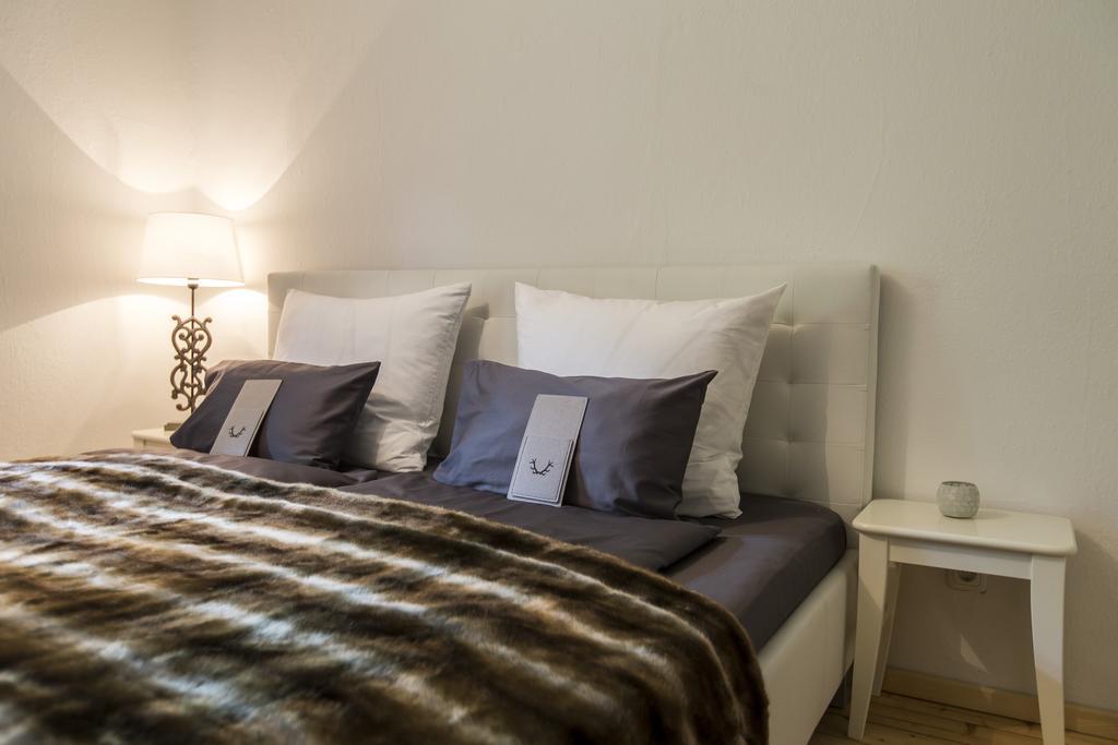 Forest Chalet, 15 Min To Salzburg Olt Town, And Most Beautiful Lakes, Secluded Location, 1,000 Sqm Garden, Mountainview, Panorama Sauna, Bath Whirlpool, Bbq&Bikes&Sunbeds For Free, Up To 10 P Golling an der Salzach Szoba fotó