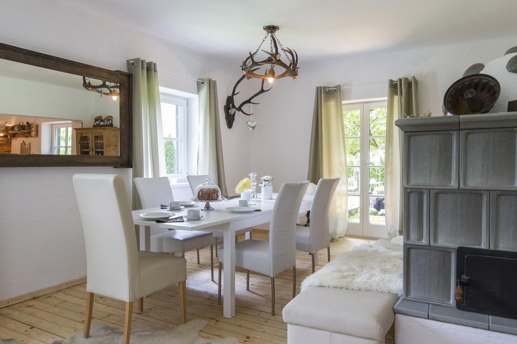 Forest Chalet, 15 Min To Salzburg Olt Town, And Most Beautiful Lakes, Secluded Location, 1,000 Sqm Garden, Mountainview, Panorama Sauna, Bath Whirlpool, Bbq&Bikes&Sunbeds For Free, Up To 10 P Golling an der Salzach Szoba fotó