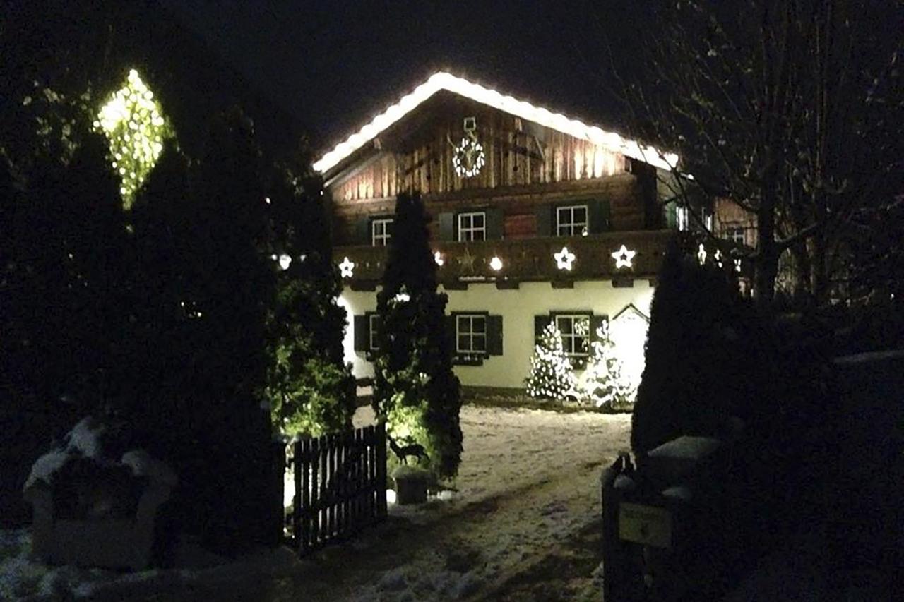 Forest Chalet, 15 Min To Salzburg Olt Town, And Most Beautiful Lakes, Secluded Location, 1,000 Sqm Garden, Mountainview, Panorama Sauna, Bath Whirlpool, Bbq&Bikes&Sunbeds For Free, Up To 10 P Golling an der Salzach Kültér fotó